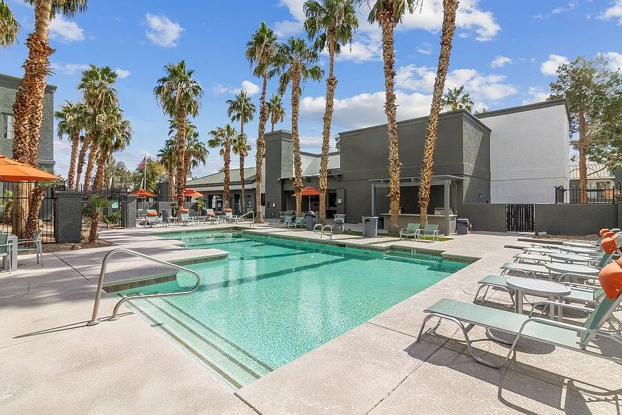 Viridian Palms — Photo 2