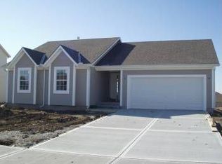 1205 Starbrooke Dr, Louisburg, KS 66053