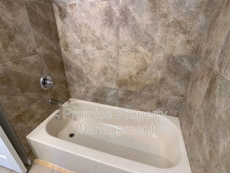 2 bed, 1.0 bath, 900 sqft, $1,845 — Photo 3