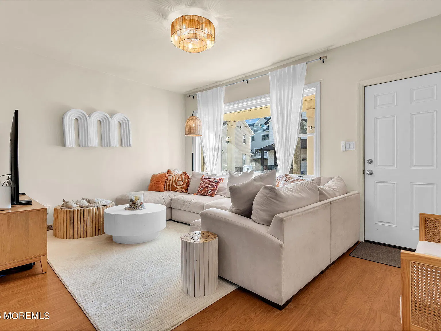 2 bed, 1024 sqft, $2,600 — Photo 2