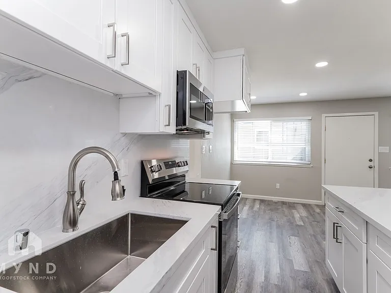 905 Carro Dr #2 — Photo 12