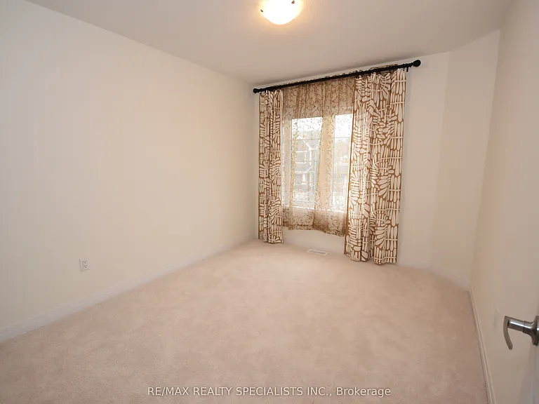 12 Velvet Way — Photo 24
