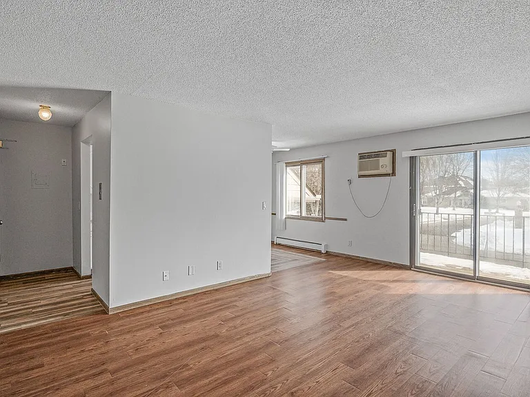 Highland Gables Apartments — Photo 15
