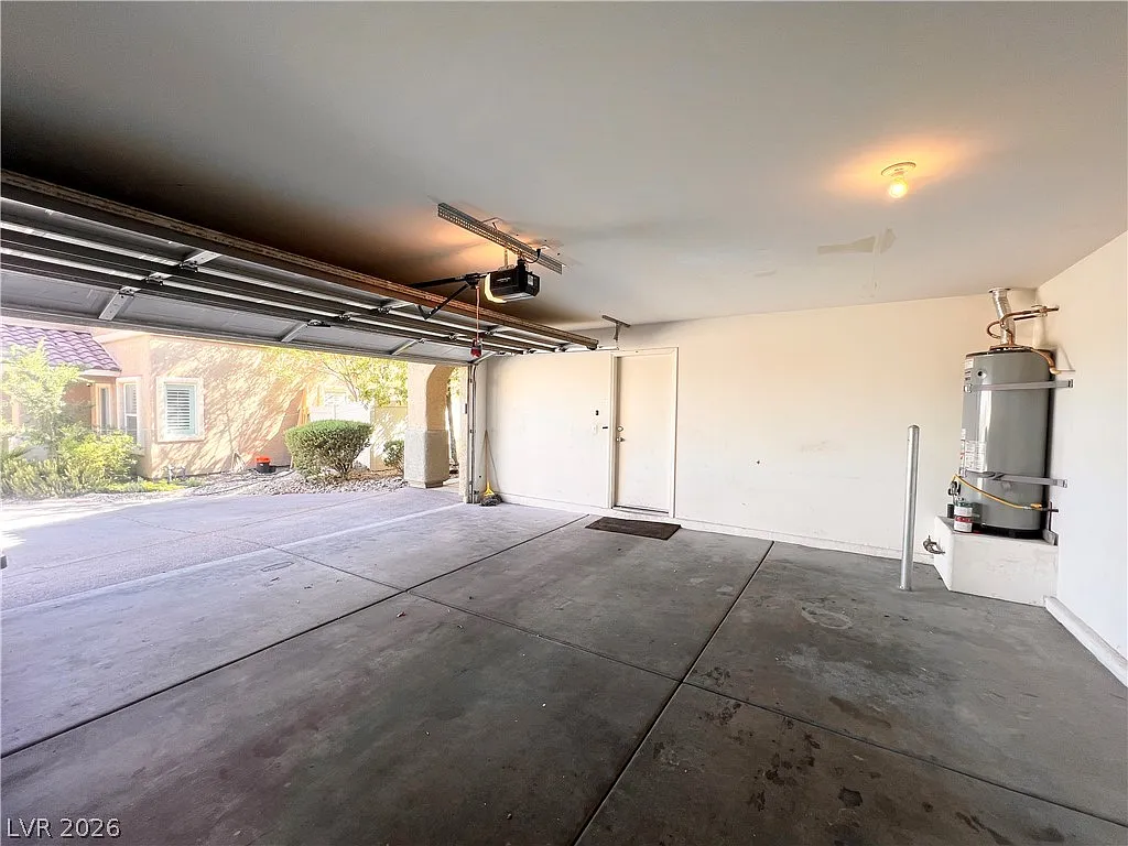 4 bed, 2.5 bath, 1608 sqft, $2,100 — Photo 2