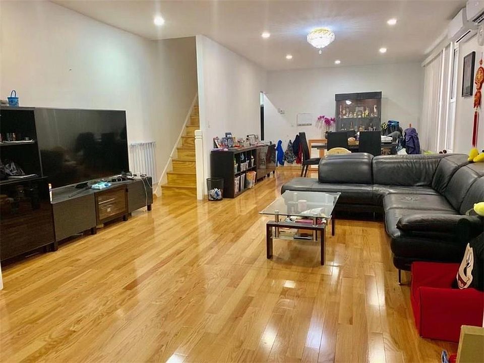 2nd image of 1850 73rd St