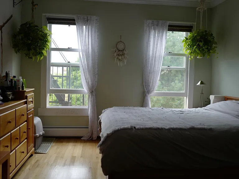 479 Monmouth St #3R — Photo 8