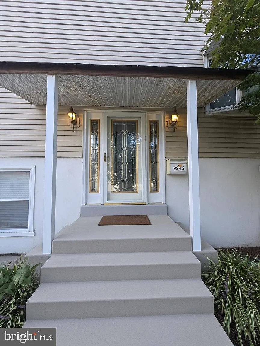 3 bed, 2.0 bath, 1950 sqft, $2,100 — Photo 2