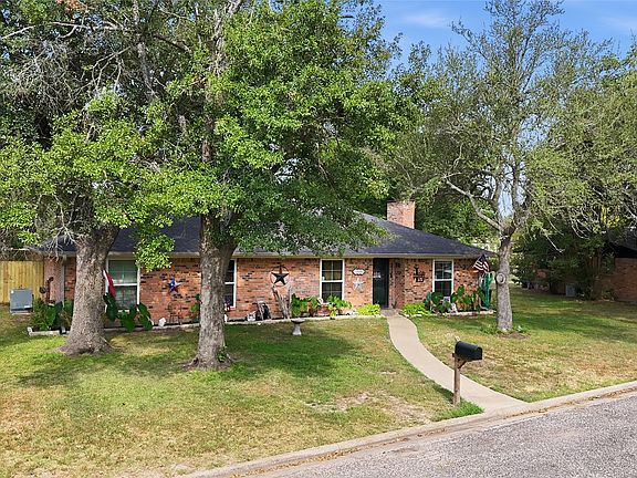 2nd image of 3016 Arapaho Rd