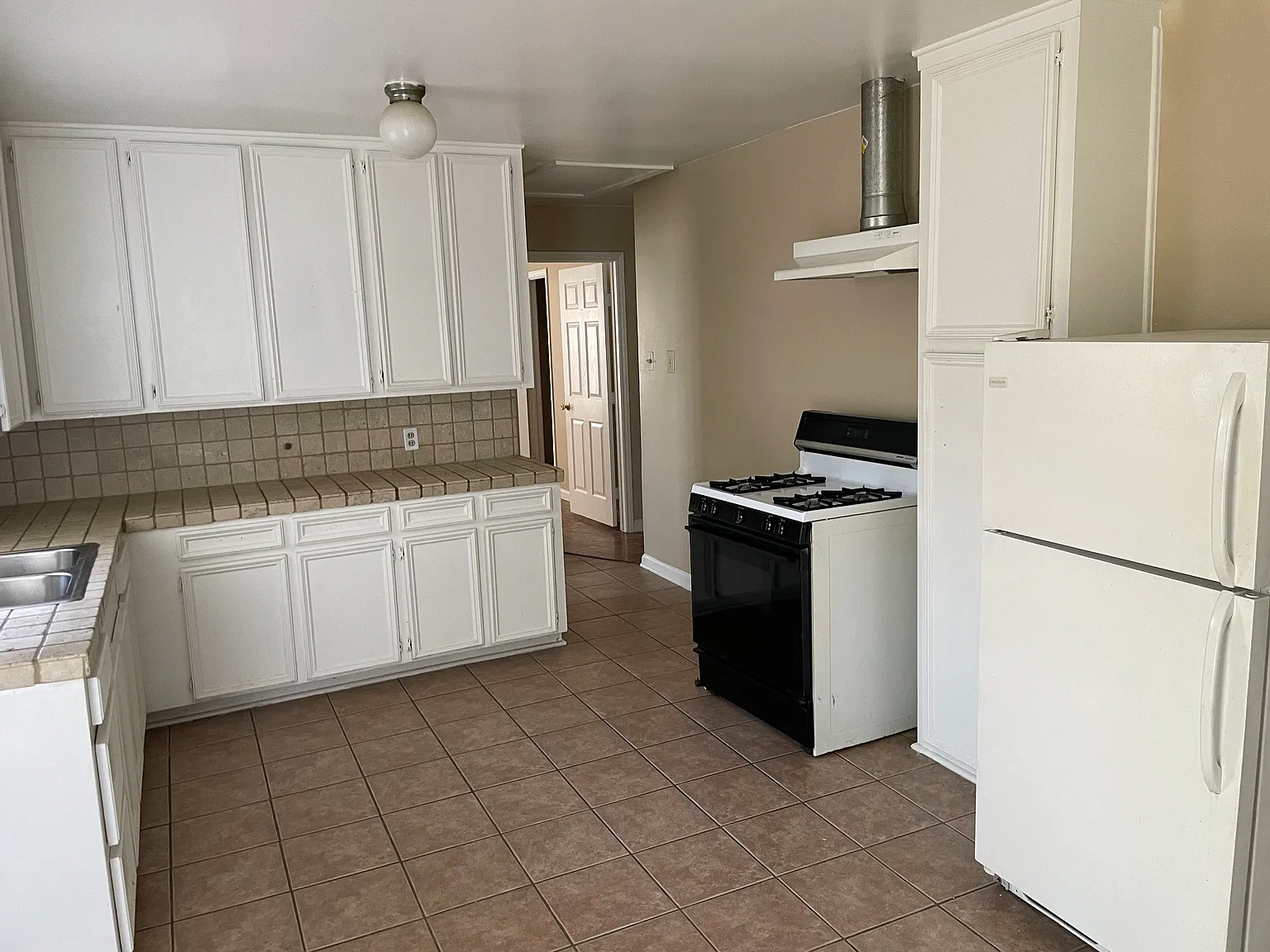 2 bed, 906 sqft, $1,190 — Photo 2