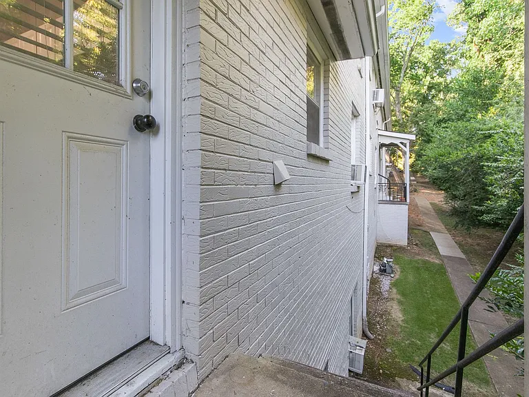 Cahaba Park Apartments — Photo 29