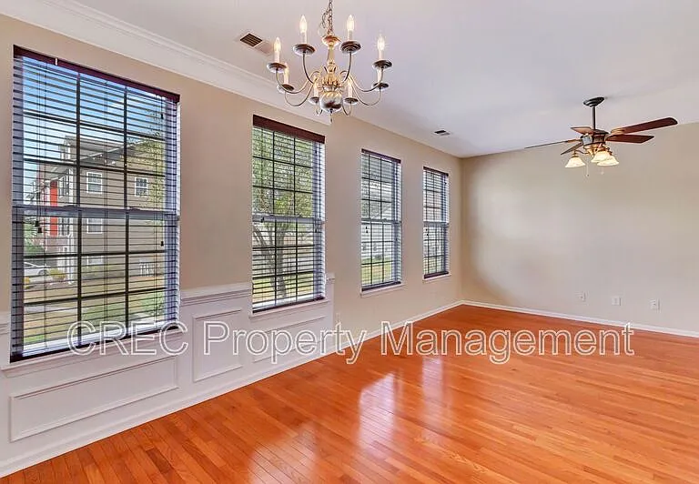 9161 Parlor Dr — Photo 3