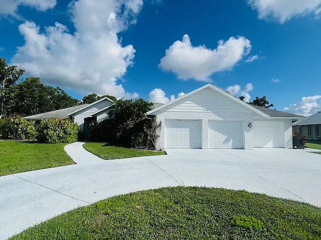 5638 Country Lakes Dr — Photo 1