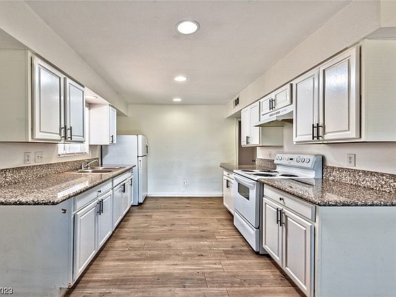 4th image of 29 Gold Bar Ct APT C