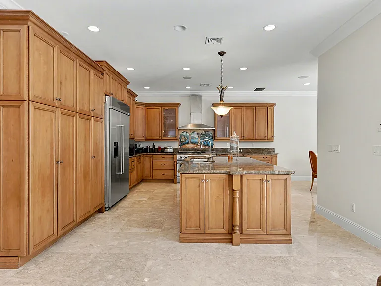 860 E Park Dr — Photo 29
