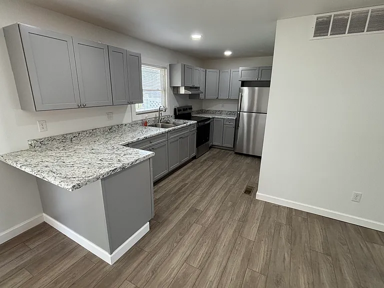 1614 Lindenwood Ave — Photo 3