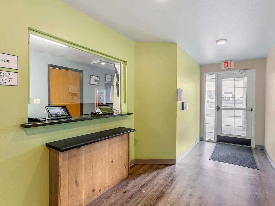 Lobby and Guest Check-in