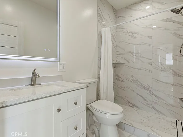 10920 Nassau Ave — Photo 6