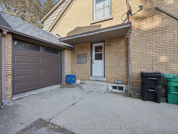 4th image of 68 Highland Rd W