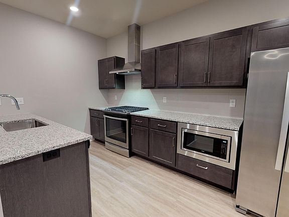 3rd image of 6121 Hanover Woods Dr