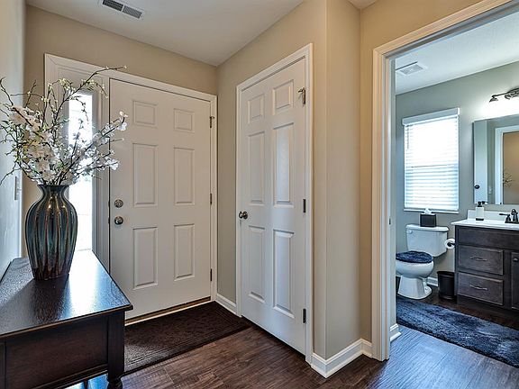3rd image of 10517 Greenbrook Dr