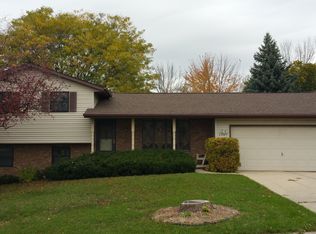 2665 Vicki Ln, Green Bay, WI 54311
