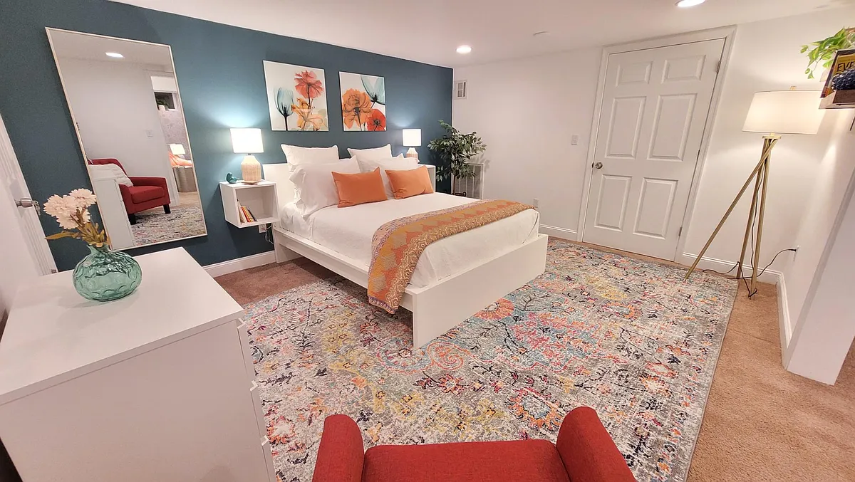 Large, spacious bedroom - 7109 Peachtree Rd #2