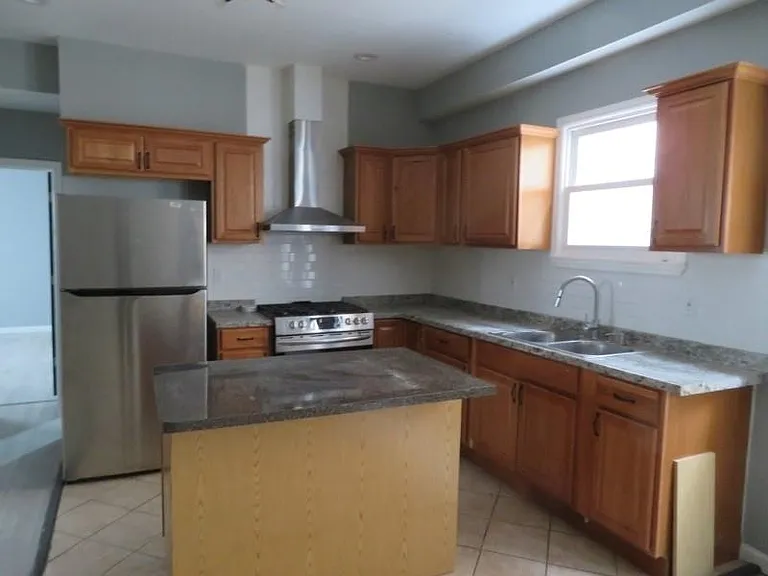 572 Nassau St #2 — Photo 6