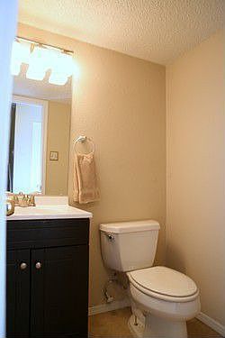 2nd image of 2256 Colony Ct