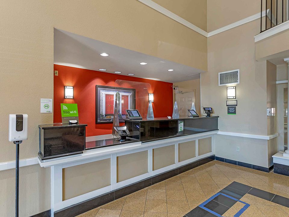 Lobby and Guest Check-in