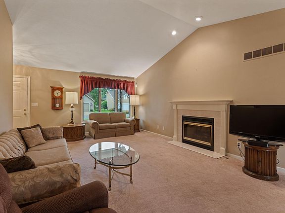 5th image of 53178 Fiddlehead Ct