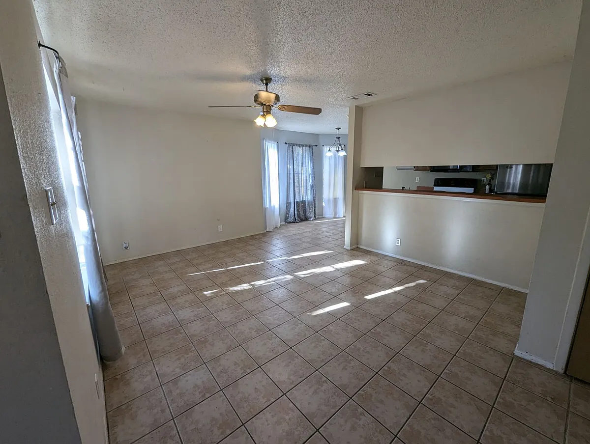 Building Photo - 2008 Kirksey Dr #D
