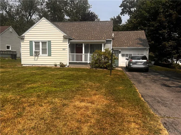 213 Ridgewood Dr, North Syracuse, NY 13212