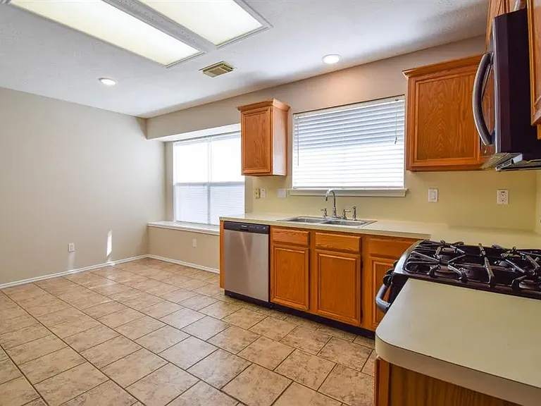 1326 Grand Falls Dr — Photo 5