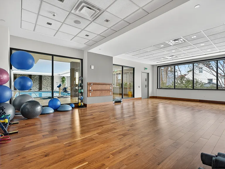 1425 Vanier Pkwy — Photo 16