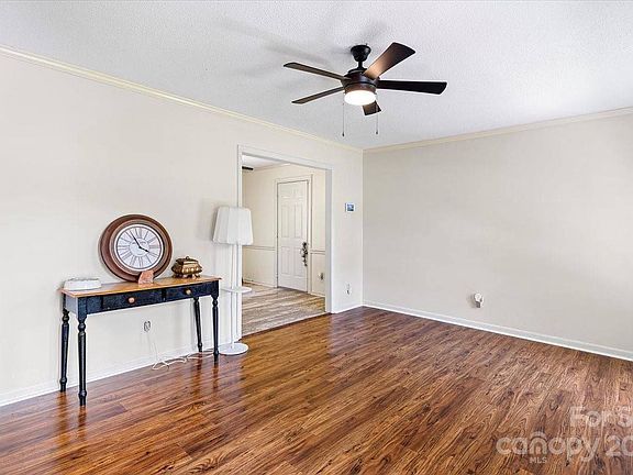 5th image of 1407 Lakeview Dr