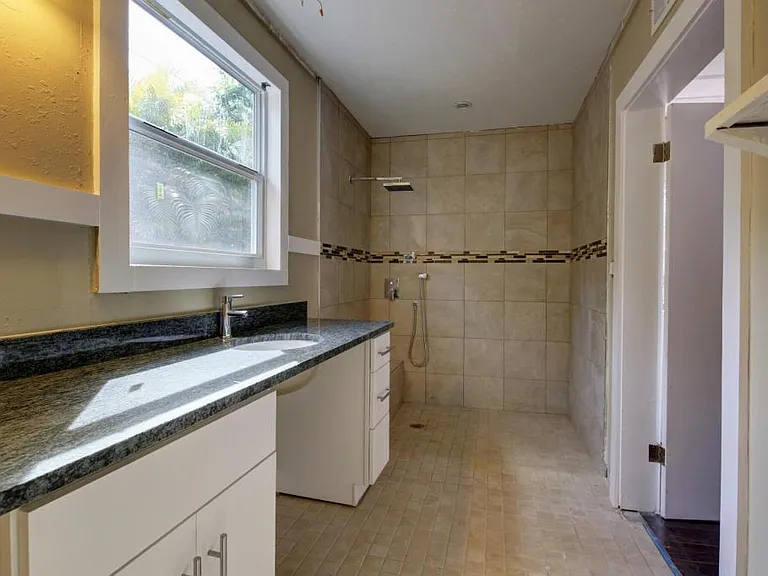 1421 Rogers St — Photo 23