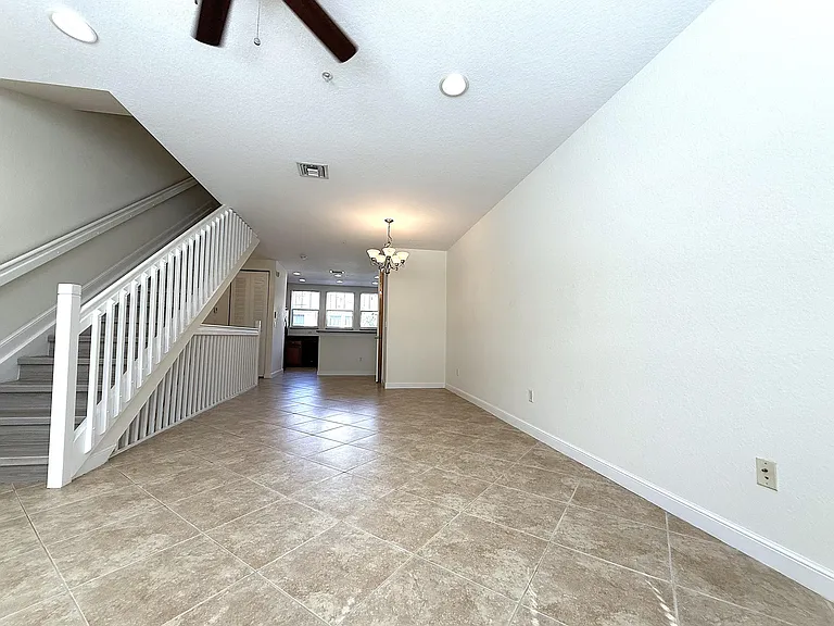 960 Millbrae Ct #4 — Photo 6
