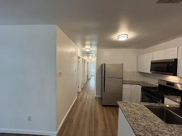 4 bed, 1.5 bath, 1000 sqft, $1,750 — Photo 3