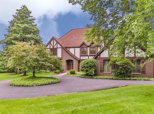 145 Deer Grove Ln, Barrington, IL 60010