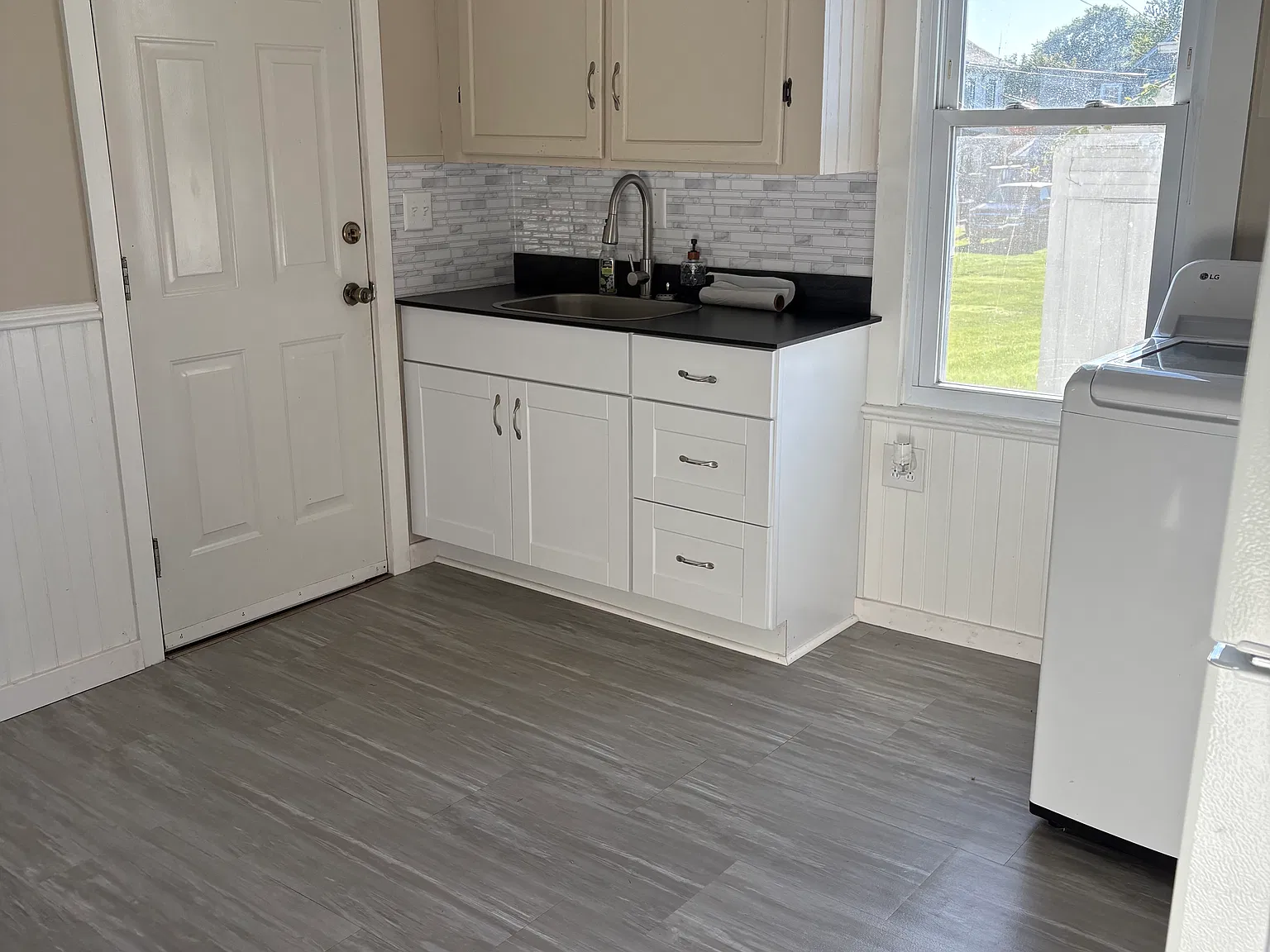 3 bed, 1100 sqft, $1,300 — Photo 1