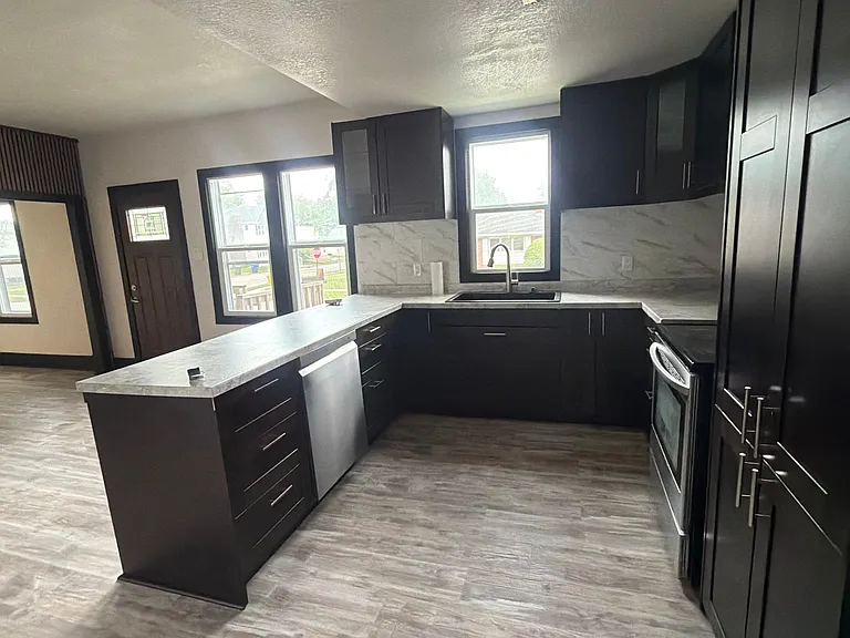 303 S Erie St — Photo 3