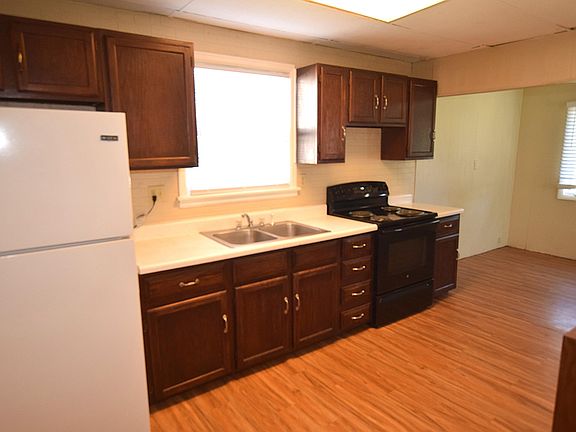 4th image of 912 Laurel St