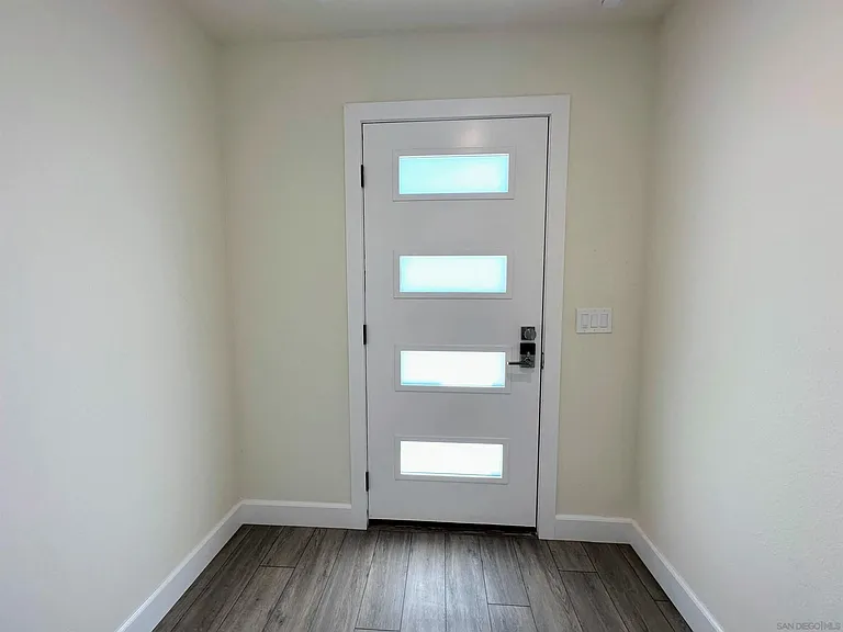 426 Sloane Ave #2 — Photo 5