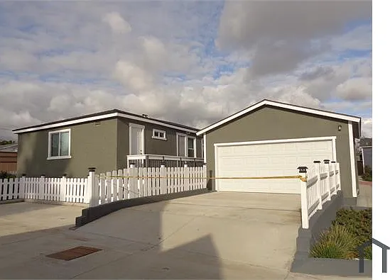 3 bed, 1100 sqft, $3,500 — Photo 2