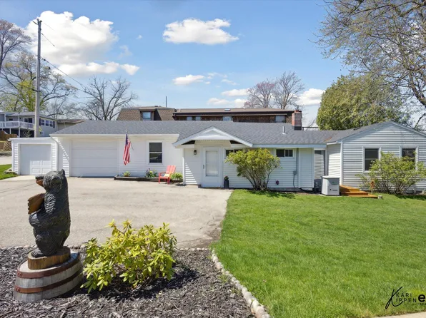 755 Kornoelje Dr NE, Comstock Park, MI 49321