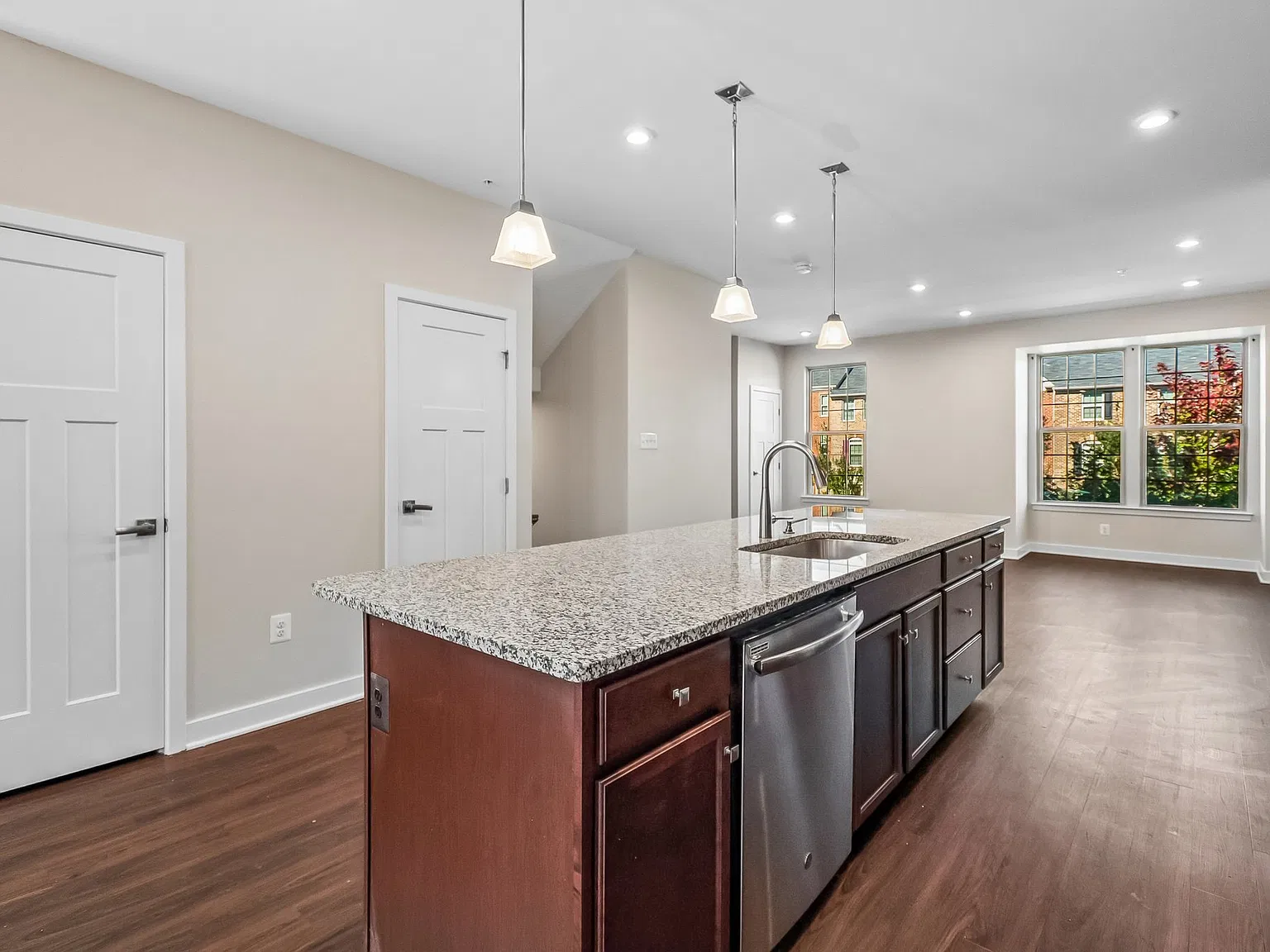 3 bed, 1864 sqft, $3,300 — Photo 4