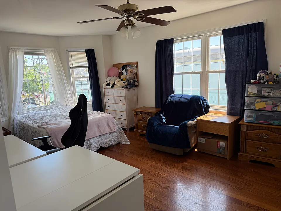 19-21 Agate Pl #1