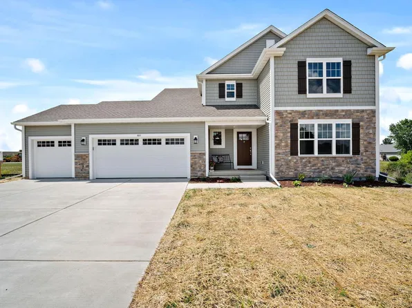 691 Lambert DRIVE, Slinger, WI 53086