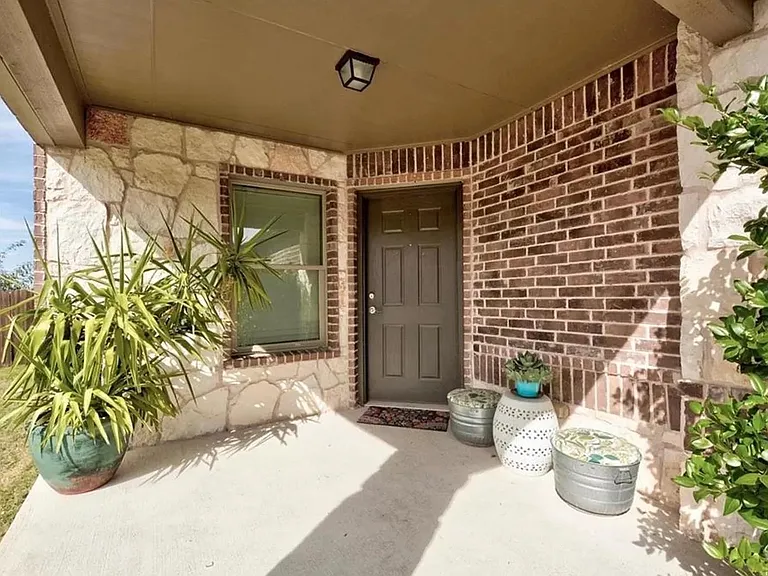 9016 Ridgewell Rd — Photo 2