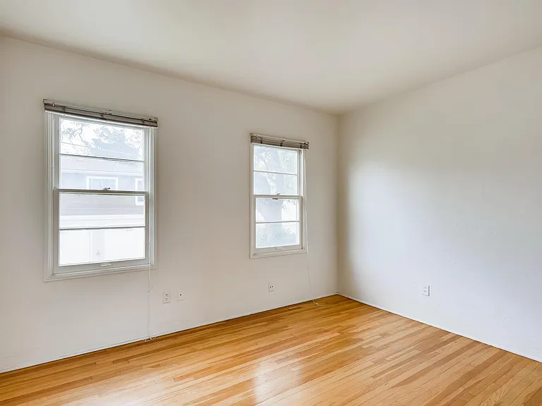 551 Fern Gln — Photo 7
